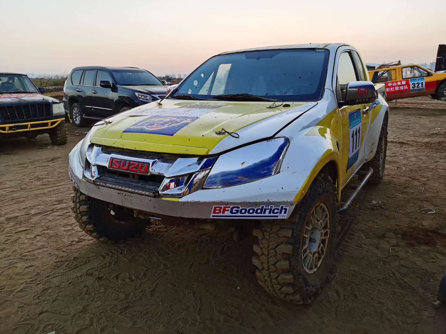 越野比赛车isuzu五十铃竞技越野车增强版改装氮气减震器