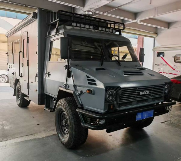 依维柯2046方仓房车-升级霸哥AGshocks氮气减震